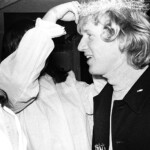 Och han har glitter i sitt hår