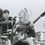 Tages
Fån Popsan. Leende Doris Svensson sådan tjej, och Erle Morgan vid trummorna 1965
Foto Hans Sidén | Copyright Henrik Hagberg | Tages.nu