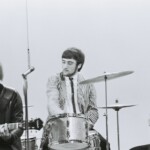 Tages
Blandade artister från popgalan 1966 i Malmö: Tages med vänner här med Ola Ström från Gonks, Freddie Skantze och Göran Goran Lagerberg
Foto Hans Sidén | Copyright Henrik Hagberg | Tages.nu