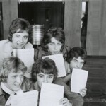 Tages
Glada med arbetstillstånd för England. Göran, Anders, Tommy, Danne och Lasse Svensson