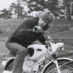 Tages
Göran på test mopparna
Foto Hans Sidén | Copyright Henrik Hagberg | Tages.nu