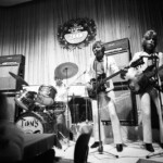 Tages 30-03-19 Aahus Hallen
Lördag åter och hoppas att ni alla njuter av en skön helg.
Jo men visst, Anna och Kirsten sitter i publikhavet här på klubben i Århus, vi får några till foton från Benny Sörensen snart från samma spelning.