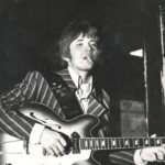 Tages
SNART...live från Sveriges Radio FM, Tages med 30 minuters musik och intervjuer samt nytt material hört av få!
Tillsammans med Micke Fors håller vi på med detta.
- Här en bild med Danne Larsson, (lite Bonnie och Clyde stuk)
Foto Hans Síden ©