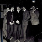 Tages 16-03-2018
Tommy Blom, Göran Lagerberg, Anders Töpel, Danne Larsson och Freddie Skantze.
Ett Jätte stort tack till Hans Chriss Hörberg
för att dela med sig av alla dess underbara bilder från Guld Galan den 17 Januari 1966, "samt den Dubbel 8 film" som vi har kvar att publicerat.
Vi lär återkomma till Hans med bland annat digitalisering av alla svart vita negativ, när dessa kommer fram. Alltid lika spännande när man kommer i kontakt med en fotograf proffs eller någon som har det där extra som vi alla så gärna vill se och minnas.
Så än en gång tusen tack Hans!
Foto Hans Chriss Hörberg | Copyright Henrik Hagberg | www.Tages.nu