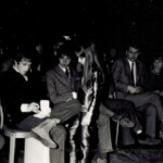 Tages 15-03-2018
Guld Galan 17 Januari 1966.
Goran Lagerberg skriver gärna en autograf till denna unga flickan som också sjöng med sitt band denna kvällen till ära. Namn?
Foto Hans Chriss Hörberg | Copyright Henrik Hagberg