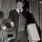 Tages 17-02-2018
Anders Töpel mottager Guld Skivan 17Januari 1966 på Rondo
Foto Hans Hörberg | Copyright Henrik Hagberg |