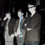 Tages 28-02-2018
Vi fortsätter lite med foton från Tages första Guld skiva, med alla deras vänner och bekanta på Liseberg Göteborg. 17 Januari 1966
På bild i mitten Gösta Hanson och bredvid till höger Lars Fryklund Tages dåvarande manager.
Foto Hans Chriss Hörberg | Copyright Henrik Hagberg |www.Tages.nu med Gösta Hanson.