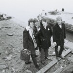 Tages Tagarna i hamnen 1967 och Tommy med bränsle för båtfärden, "The River"
Foto Hans Sidén | Copyright Henrik Hagberg | Tages.nu