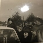 Tages Sex underbara bilder från BODIL, tre med Goran Lagerberg och tre med Danne Larsson. Göran tog realen på Burgården 13/6-65 och Danne tog realen på Burgården 14/6-65. Här med Lars Fryklund bakom ratten.
Tusen tack till Bodil. Copyright @ All Rights Reserved