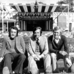 Tages 9-03-19
God Morgon på er alla!
Efter segern i Västkustens Beatles Spelade Tagarna första gången direkt efter tävlingen här på Stora scenen Liseberg
- Denna bild är från samma ställe men 1973 med Freddie Skantze; Danne Larsson; Anders Töpel
Ha nu en riktigt skön helg!
Hälsningar från ett soligt Málaga Henrik
Foto för Freddie Skantze | © Henrik Hagberg