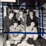 Tages 27-02-2018
Från Tages första Guldskiva Gala. Rondo Göteborg
Originalfoto som använts ofta och kanske inte alltid med tillåtelse.....Anders Töpel, Tommy Blom, Danne Larsson, Freddie Skantze och Göran Lagerberg
Foto Hans Chriss Hörberg | Copyright Henrik Hagberg |www.Tages.nu
Bild från kontaktkopia, hoppas snart kunna skanna in negativen.