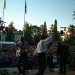 Tages
Vill man synas, skall man inte vara trummis.....förutom detta så är det en riktigt bra bild, Anders säger: där satt den!
Foto Leif Lidman | Copyright Henrik Hagberg