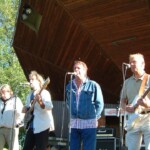 Tages
God Morgon på er alla!
Sista bilderna för nu från Badhusparken i Piteå 2003. 1(2)
Foto Leif Lidman | Copyright Henrik Hagberg