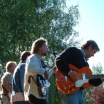 Tages
Här en fin bild lite från sidan med fyra skönsjungande grabbar 2003 på Badhusparken i Piteå 2003 Copyright Foto Leif Lidman | Copyright Henrik Hagberg