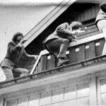 Tages TAGES PHOTO STORY
10. The tension is now absolutely unbearable! With Göran and Tommy leading the way, the brave boys climb up onto a balcony 20 metres above the ground. / Hitamiに感謝
Hitami ni kansha