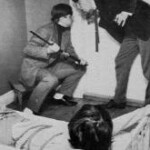 Tages TAGES PHOTO STORY
12. But those hardened criminals hear the noise! “I hear noise,” grunts the one bandit to the other. “It must be the plumber...” The other replies, “WHAT PLUMBER?!” / Hitamiに感謝
Hitami ni kansha