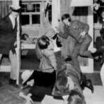 Tages TAGES PHOTO STORY
13. With a deafening holler, the gangsters rush out of the room! And they fall over Freddie, who is crouched on all fours in front of the door! While this is happening, Danne slips in to free the captured girl./ Hitamiに感謝
Hitami ni kansha