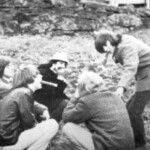 Tages TAGES PHOTO STORY
6. It’s Tommy who then gets a bright idea: “If one of us could manage to get inside, he could let the others in!” The others are amazed at his shrewd deduction, and they silently nod their approva / Hitamiに感謝
Hitami ni kansha