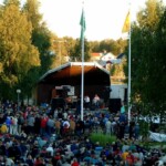 Tages
Vi får stanna kvar en stund till i vårt vackra Sverige med Tages on stage. Här i Badhusparken 2003
Foto Leif Lidman | Copyright Henrik Hagberg