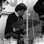 Tages
Dagens Hushåll Svenska Mässan 1964. Nyblivna Vinnare av Västkusten Beatles. Freddie Skantze med lilla björnen på kavajen.
Foto Lennart Lundin | Copyright Henrik Hagberg |