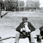 Anders Töpel Tages foto från Änggården 1963- Anders Töpel med Lasse Eriksson (hade alltid Bank för "pottekulor", dyrt)
Foto Lennart Lundin | Copyright Henrik Hagberg |