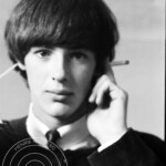 Tages
Dagens Hushåll Svenska Mässan 1964. Nyblivna Vinnare av Västkusten Beatles. Tommy Blom seriös, skämtare, trollkonstnär mm
Foto Lennart Lundin | Copyright Henrik Hagberg |