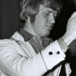 Danmarks spelningar Tivoli, Teen Vlub, Aahus med flera. Köpenhamn älskade Tages som återkom ofta under åren 1967-1969. Anders justerar micken.