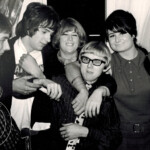 Hans Fyller 31år oktober 1966 med massa popfigurer från göteborg Tommy Tausis, Tommy Blom, Hans Sidén och Helen Tages